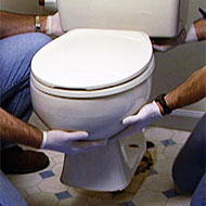 Troosteloos Ongeëvenaard pauze Toiletpot Vervangen en Plaatsen - Advies Informatie Tips en Video
